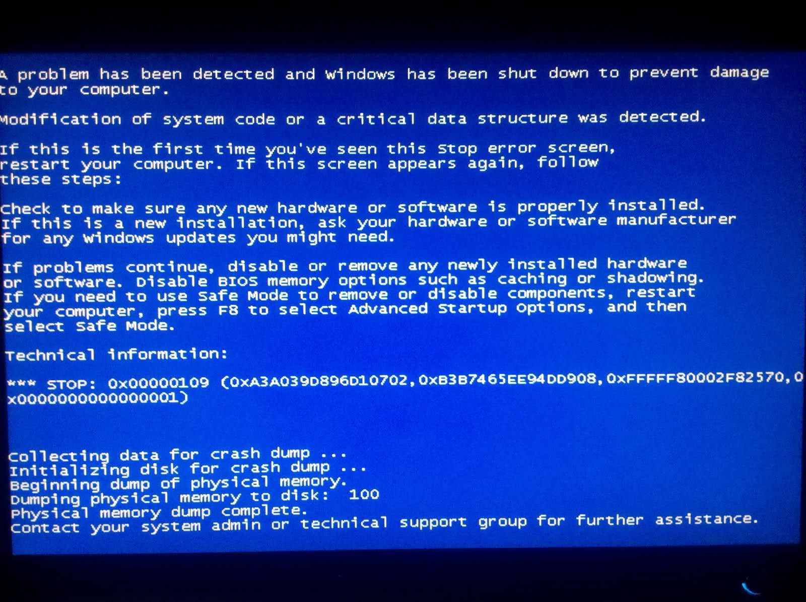 Vissa Windows-användare rapporterade detta fel, som vanligtvis visas på skärmen under systeminitieringen: